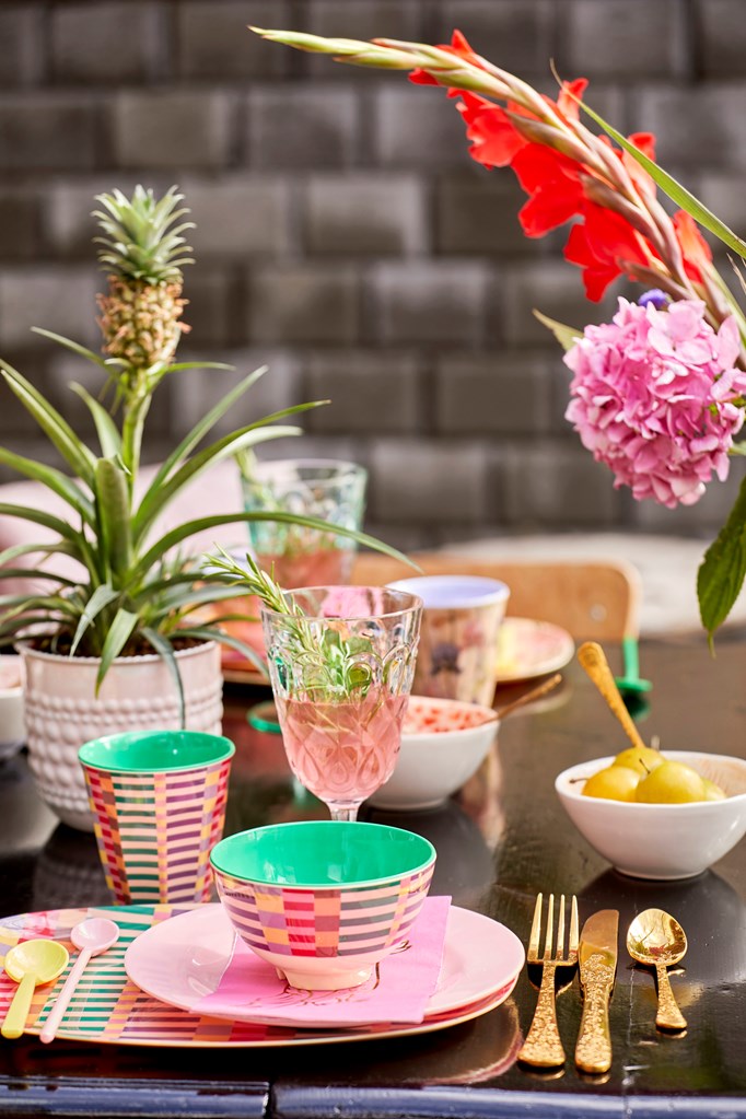 Acrylic Wine Glass with Swirly Embossed Detail - Clear