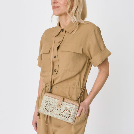 Iris Smartphone Wallet - Hand Crochet - Natural Medallion