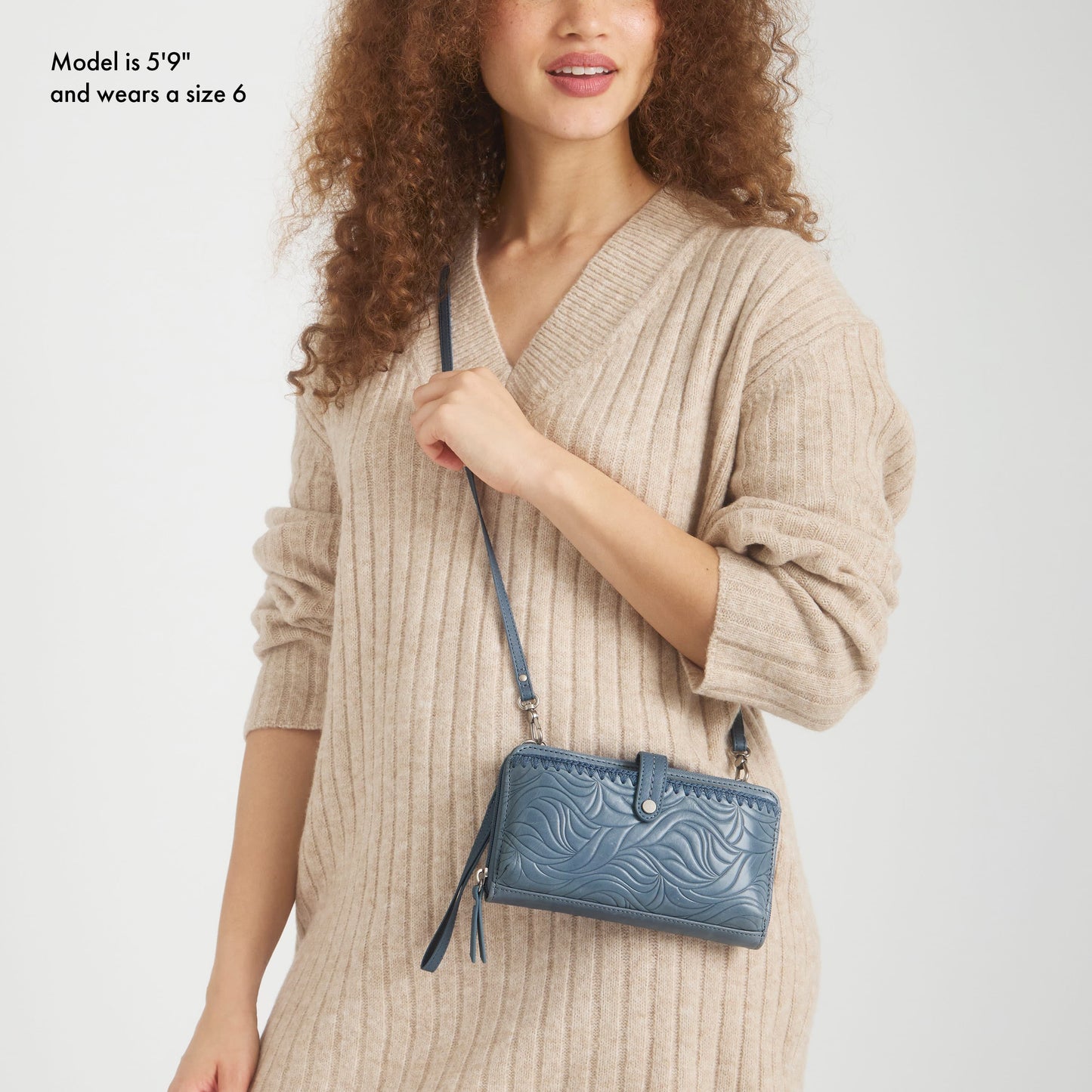 Iris Smartphone Wallet - Leather - Maritime Wave Embossed
